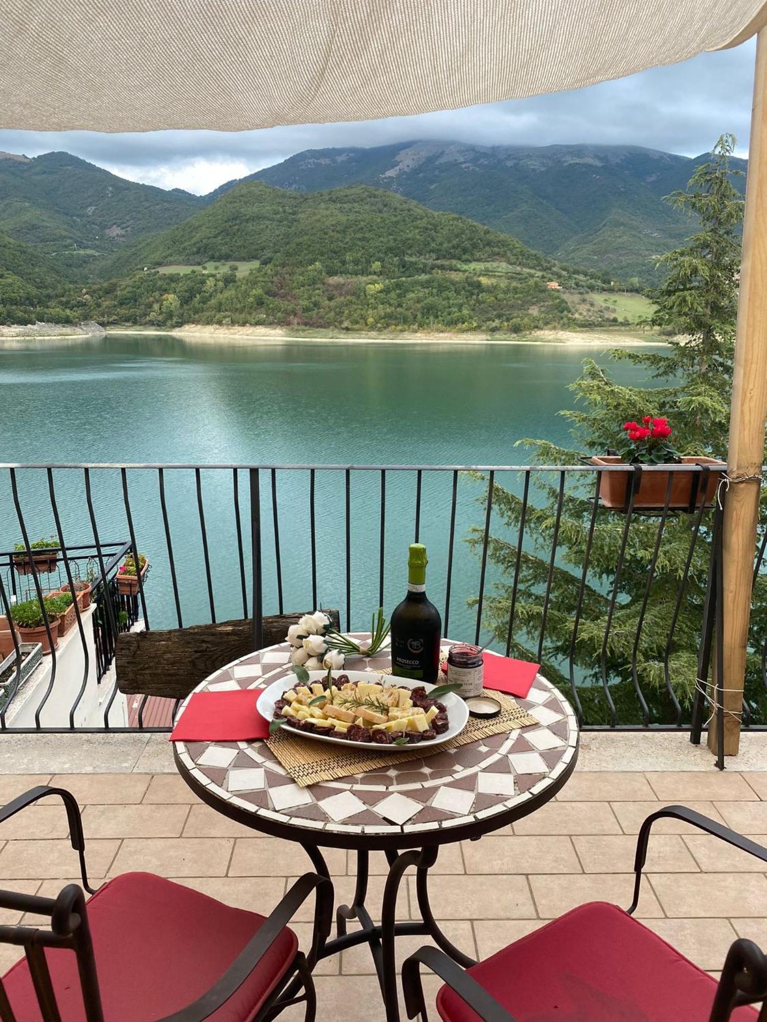 B&B La Casetta Sul Lago Colle di Tora Buitenkant foto