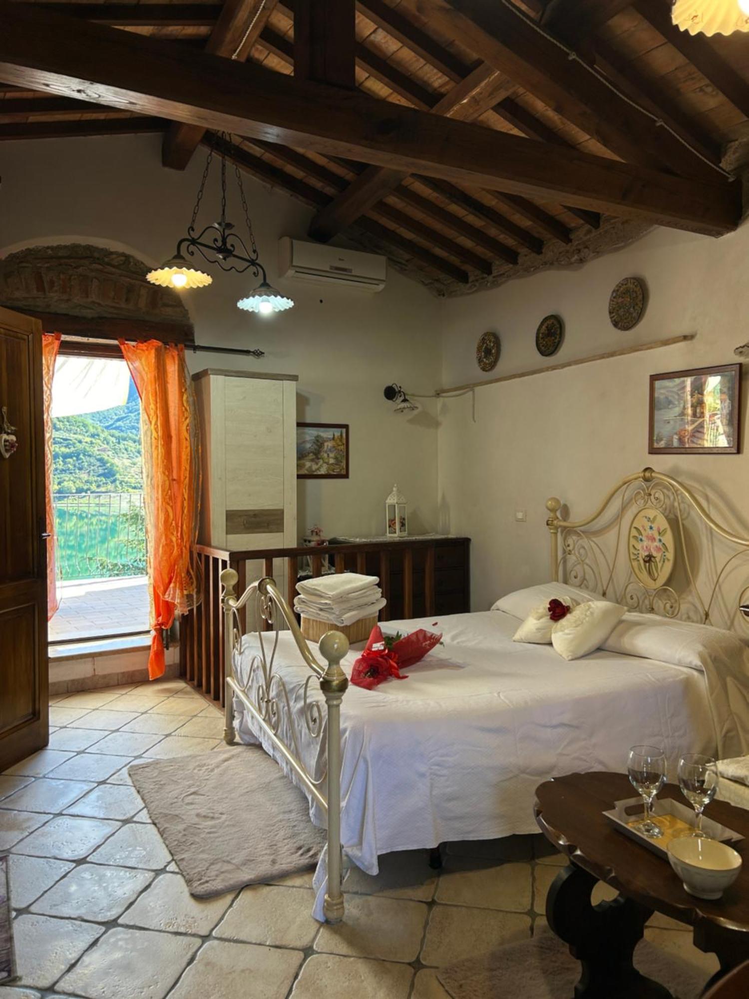 B&B La Casetta Sul Lago Colle di Tora Buitenkant foto