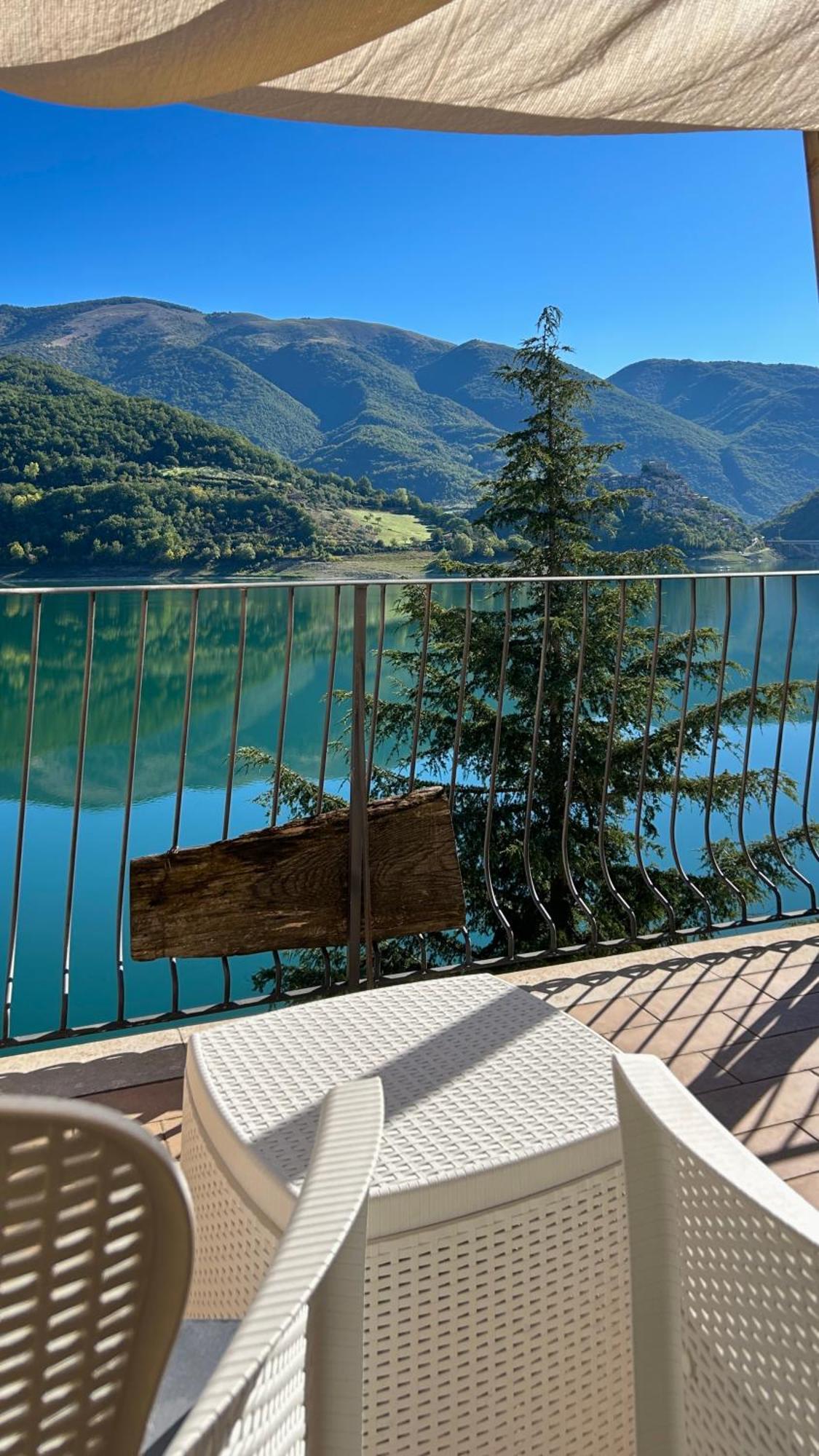 B&B La Casetta Sul Lago Colle di Tora Buitenkant foto