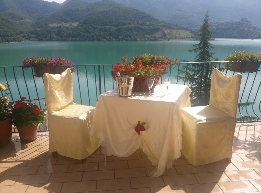B&B La Casetta Sul Lago Colle di Tora Buitenkant foto